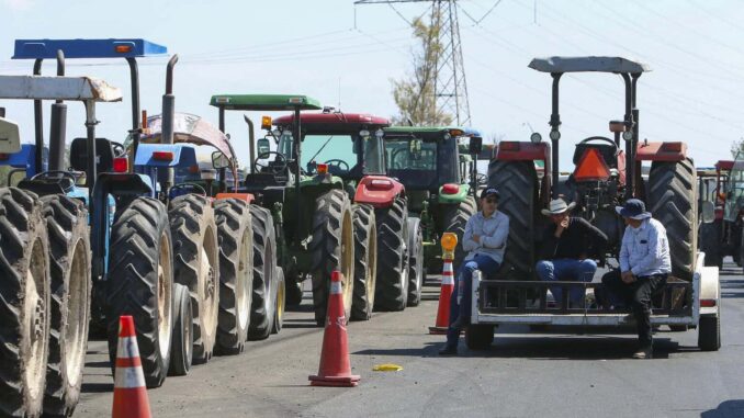 Berdegué reconoce disposición de productores de maíz para alcanzar un acuerdo y levantar bloqueos