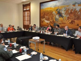 Revisan camiones madereros para combatir la extracción ilegal de madera de la sierra