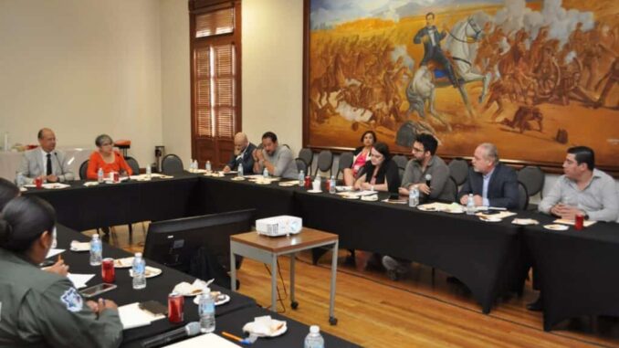 Revisan camiones madereros para combatir la extracción ilegal de madera de la sierra
