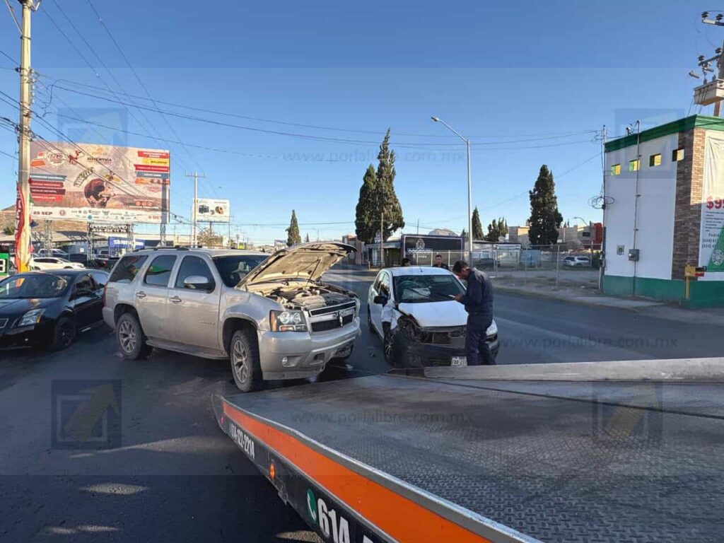 Choque con lesionados provoca caos vial en Avenida Tecnológico
