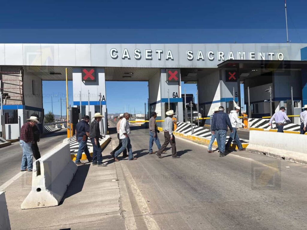 Productores del campo bloquean carreteras en Chihuahua y 17 estados por paro nacional