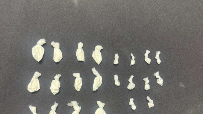 Detienen AEI a mujer en posesión de cocaína en piedra y polvo
