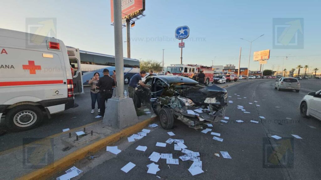 Choque entre camión y auto deja un joven herido en la avenida Tecnológico