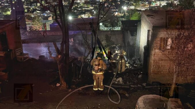 Mujer incendia intencionalmente su propia vivienda en la colonia San Bernardo