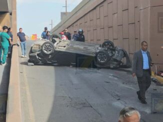 Fuerte accidente deja un hombre atrapado tras choque y caída de puente en el Juventud