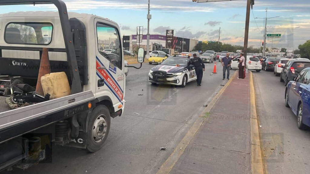 Fuerte choque en cruce con la vialidad Sacramento deja un lesionado