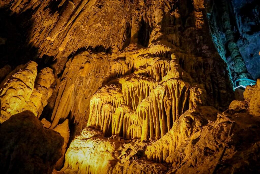 Celebra DIF Municipal el 25 aniversario de Grutas Nombre de Dios con entrada 2×1