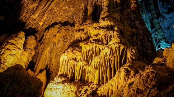 Celebra DIF Municipal el 25 aniversario de Grutas Nombre de Dios con entrada 2×1