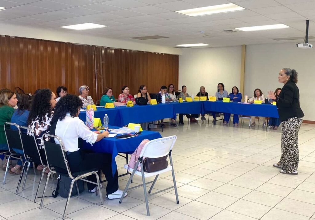 Capacitan a personal educativo en resolución pacífica de conflictos escolares