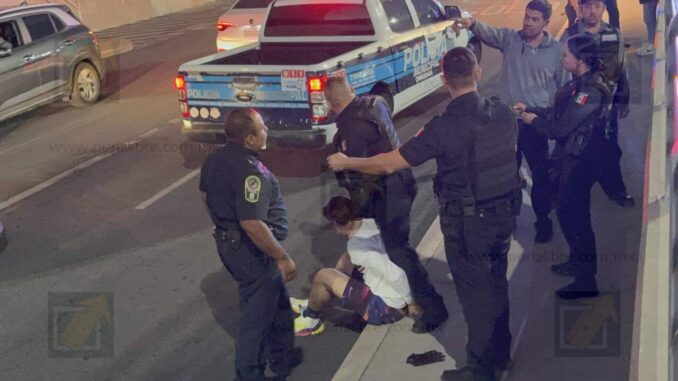 Detienen a joven vendedor de miel en estacionamiento de Costco; se tornó intransigente