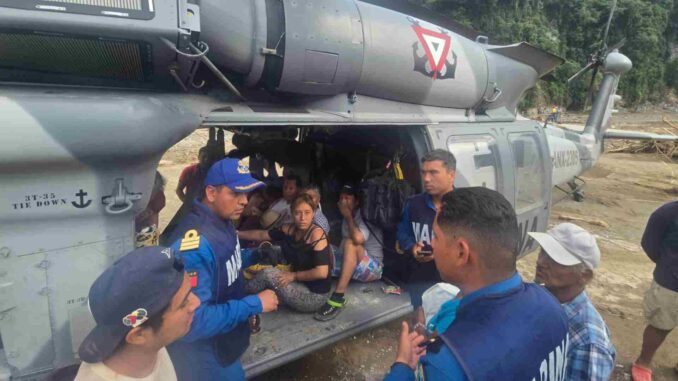 Semar refuerza puentes aéreos y marítimos para llevar ayuda a zonas afectadas tras fuertes lluvias