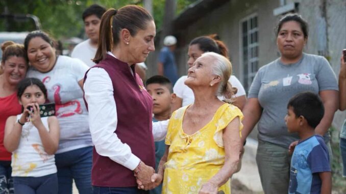 Sheinbaum supervisa entrega de ayuda en Veracruz