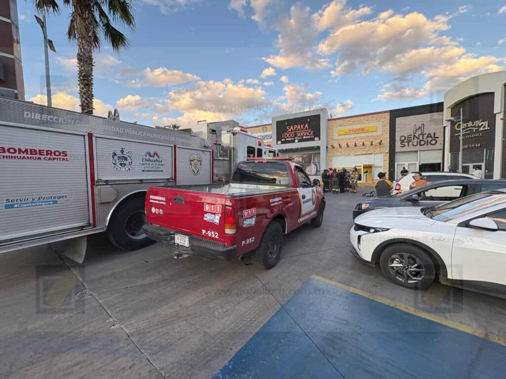 Derrame químico en paquetería provoca intoxicación a dos empleados; van al hospital