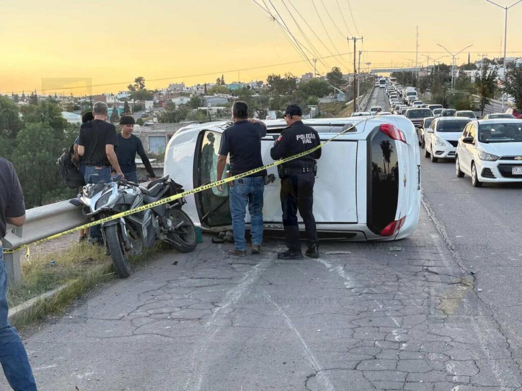 Caos vial y volcadura en Pacheco: Chevrolet Beat provoca múltiple accidente