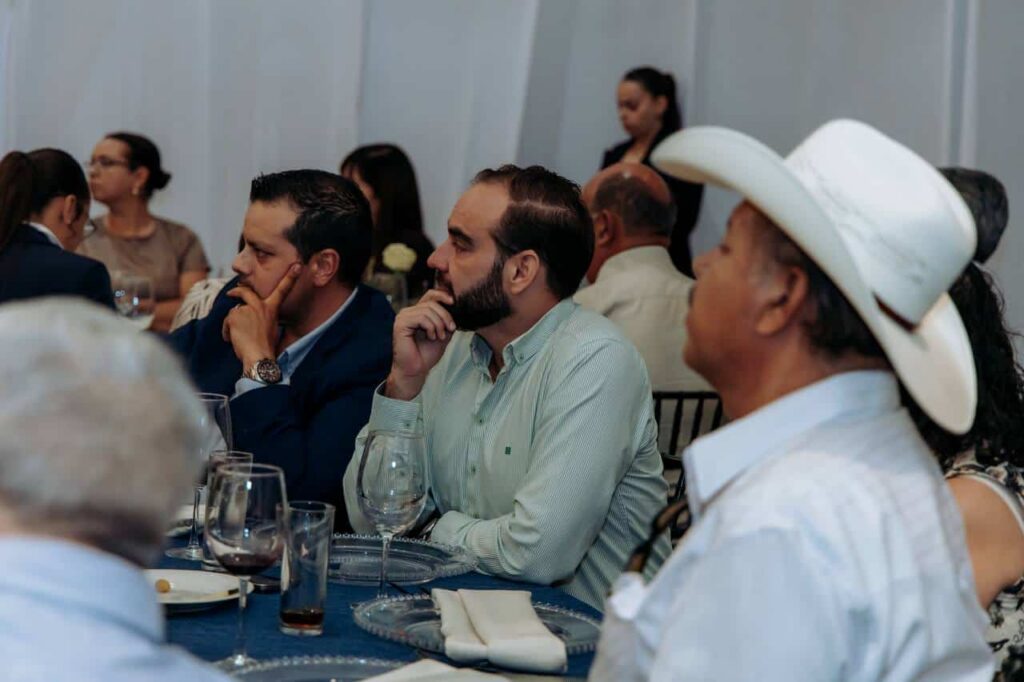Trabajemos por un Chihuahua con gran producción de nuez: escuchó Marco Bonilla a nogaleros del estado