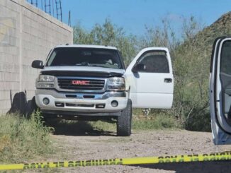 Robo de camioneta termina en persecución y arresto en colonia Paso del Norte