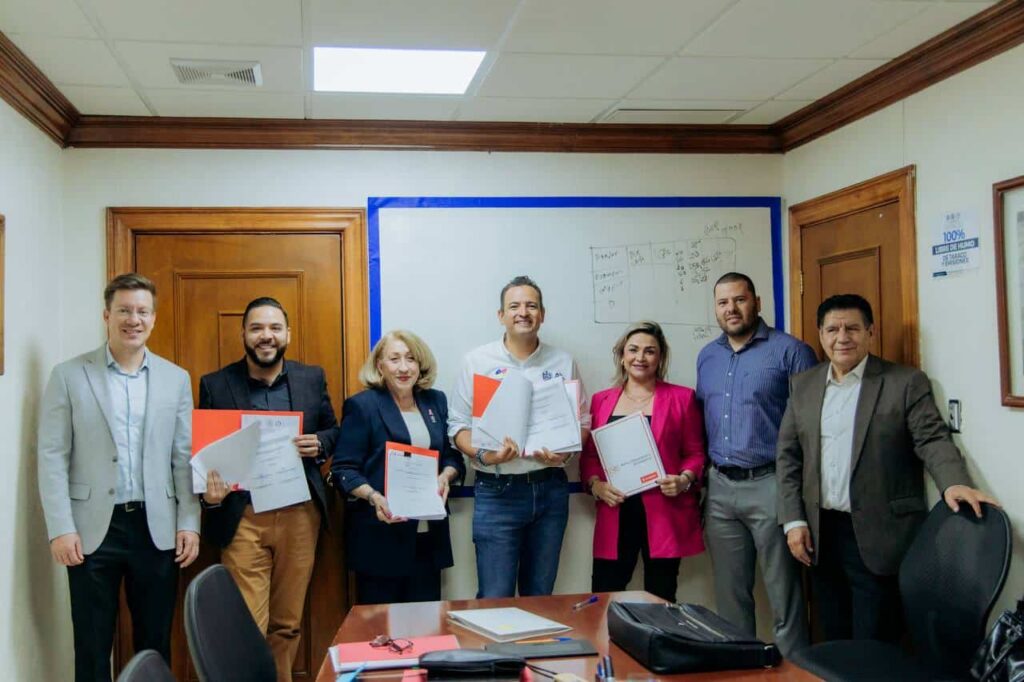 Firma alcalde Bonilla contrato de crédito con Scotiabank para construcción de Comandancia Oriente