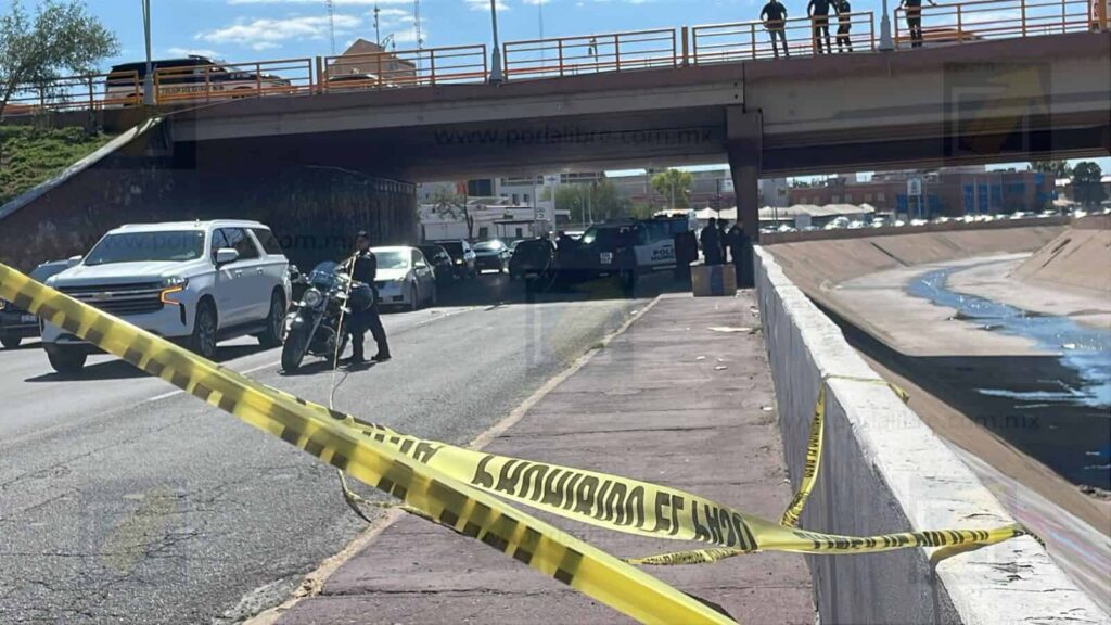 Jovencita cae desde lo alto del puente de El Trébol
