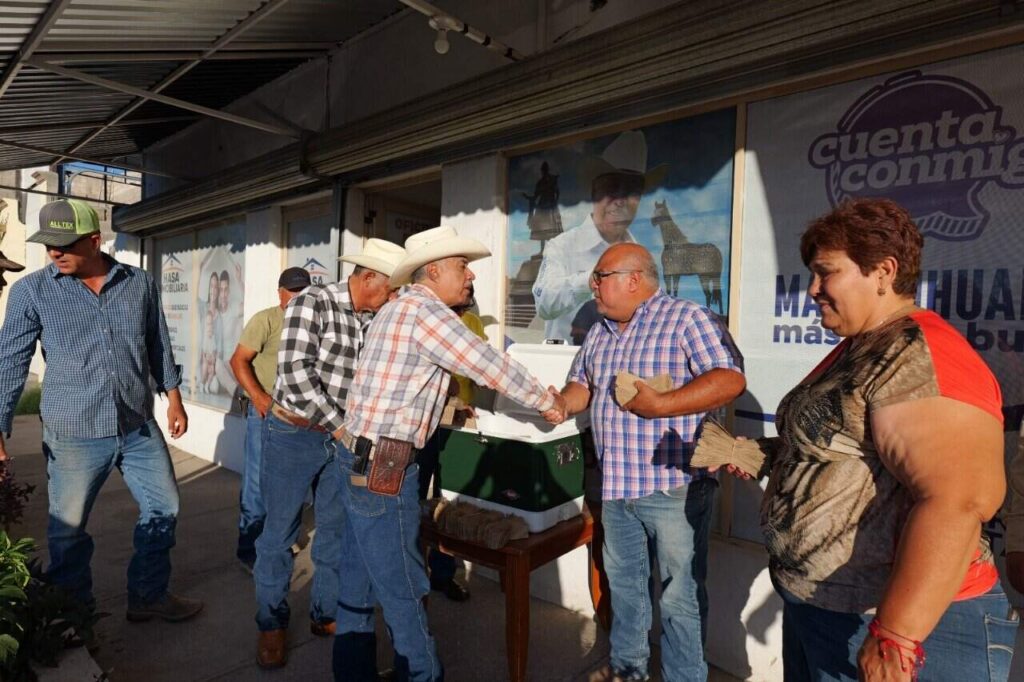 Arturo Zubía impulsa el uso de insectos benéficos en apoyo a productores locales