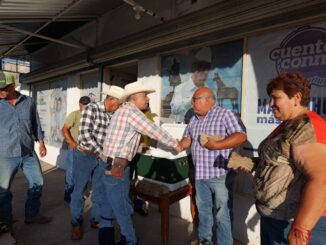 Arturo Zubía impulsa el uso de insectos benéficos en apoyo a productores locales