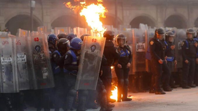 CDMX dará bono de compensación a policías heridos en marcha del 2 de Octubre