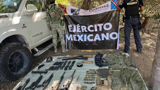 Aseguran en Estación Falomir armas y más de 200 municiones en vehículo con reporte de robo