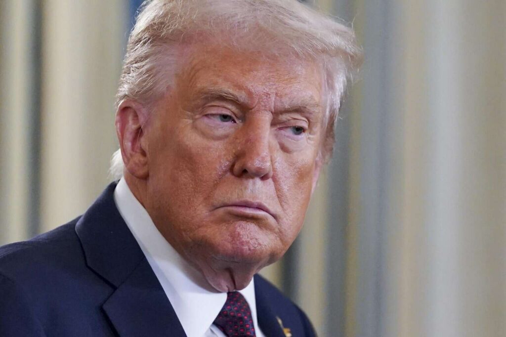 Demandan a Trump por prohibir ayuda a indocumentados con fondos destinados a víctimas