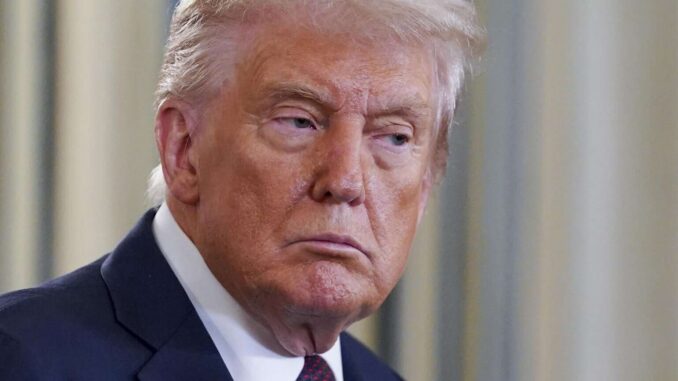 Demandan a Trump por prohibir ayuda a indocumentados con fondos destinados a víctimas