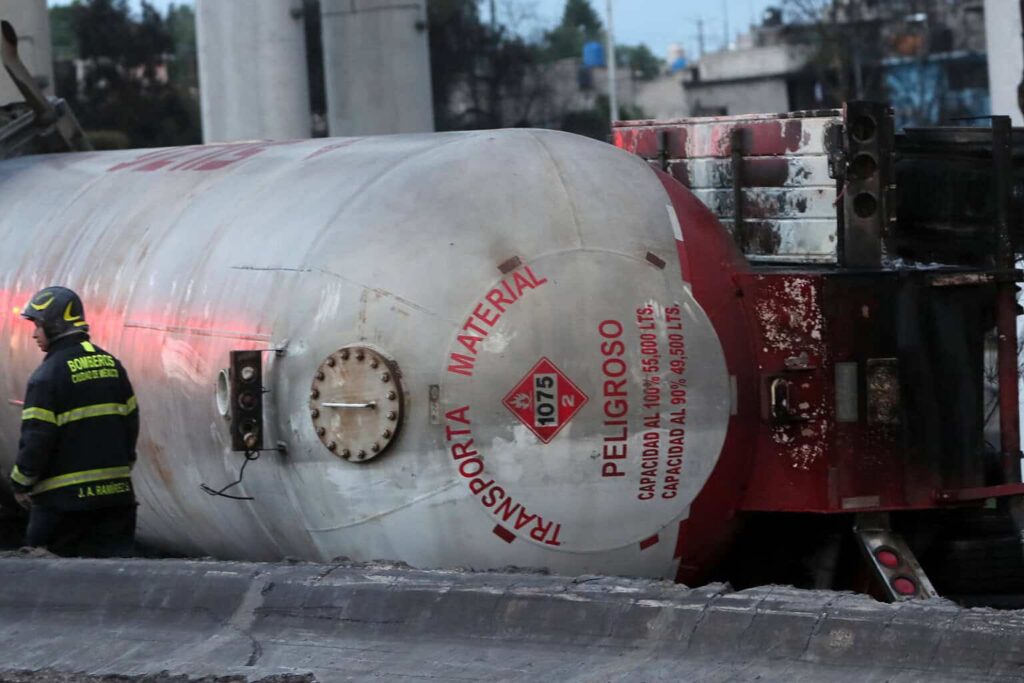 Fiscalía CDMX revela la velocidad de la pipa accidentada en Iztapalapa; descarta algún bache