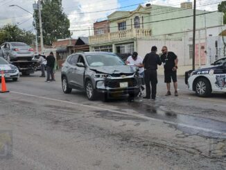 Choque múltiple en  avenida Flores Magón deja a una mujer mayor y a una niña lesionadas