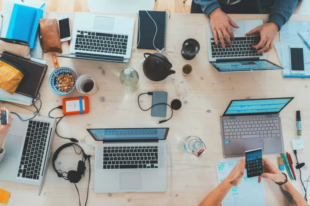 Iglesia pide prestar atención a la relación de los jóvenes con el mundo digital