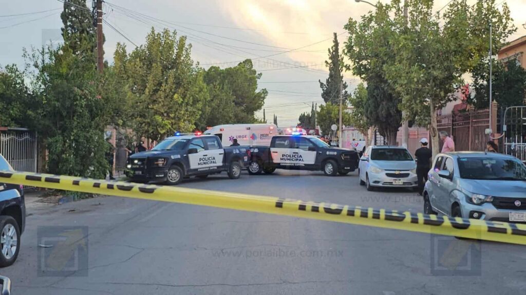 Muere sujeto drogado cuando forcejeaba con policías tras golpear a su madre