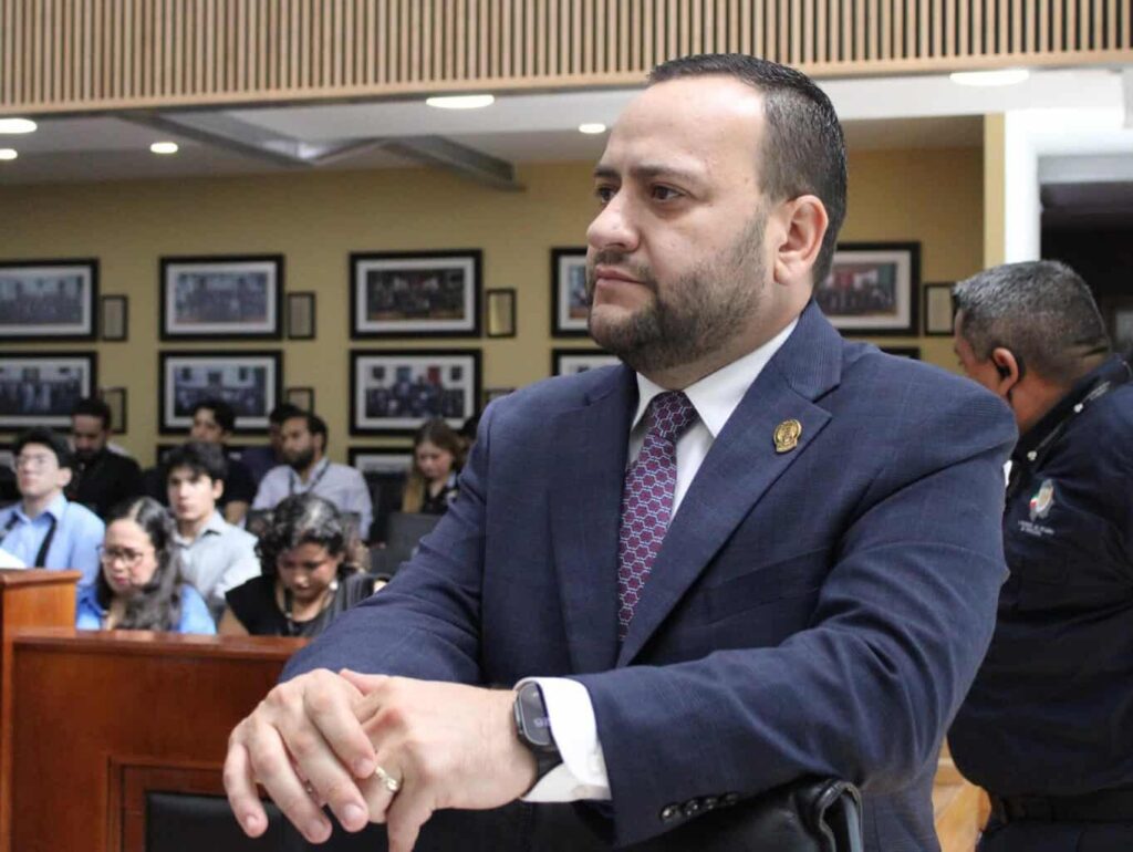 No se puede despolitizar tema ganadero; debe permanecer en conversación pública: Arturo Medina
