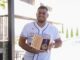 Maru Campos felicita a Uziel Muñoz por su actuación en el Mundial de Atletismo 2025