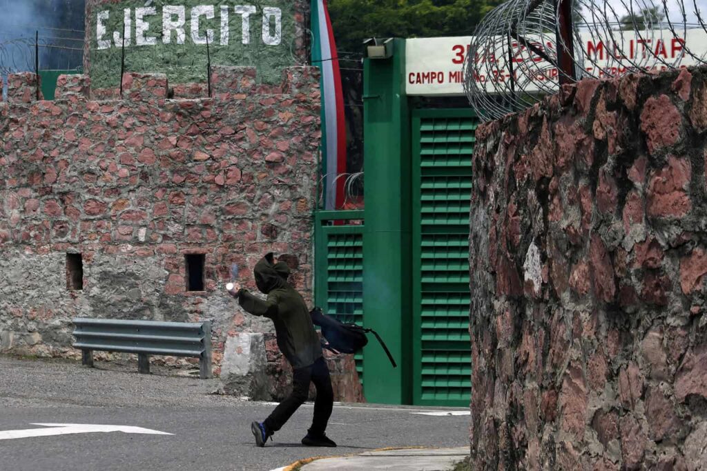Atacan instalaciones militares en Chilpancingo por caso Ayotzinapa