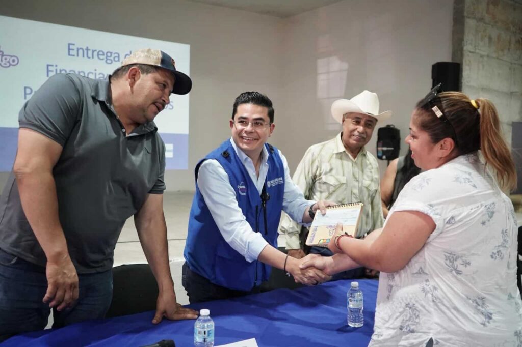 Entrega Gobierno del Estado más de 550 mil pesos en apoyos a emprendedores de Camargo
