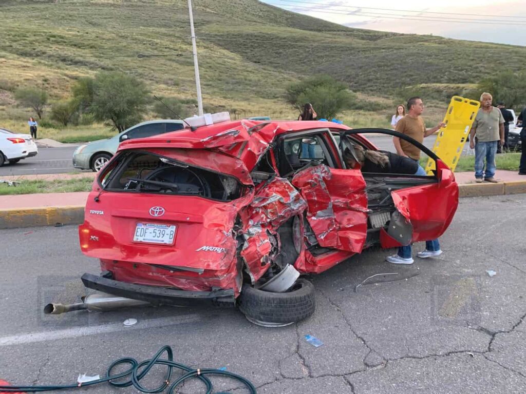 Choque en el Periférico R. Almada deja tres heridos y provoca fuerte caos vial