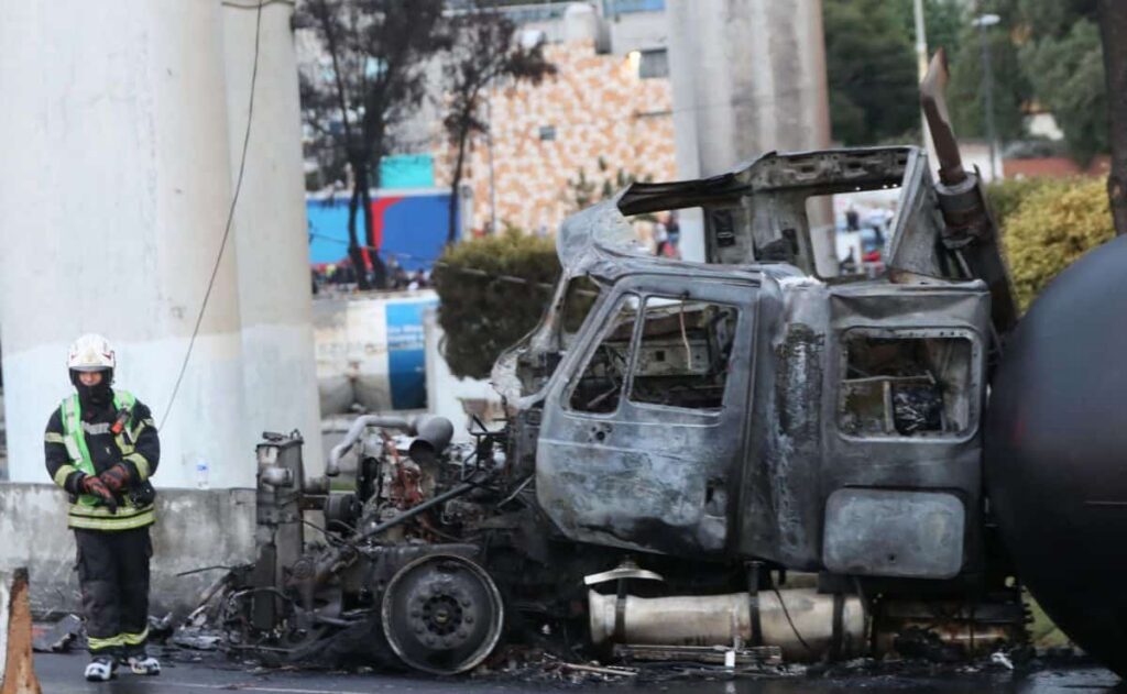 Van 25 muertos por la explosión de una pipa de gas en Iztapalapa, CDMX