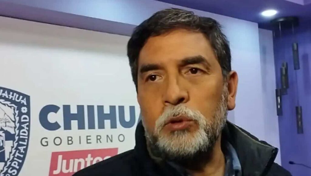 Evalúan sustento legal para que César Komaba combine cargos en Gobierno y PAN