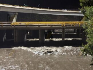 Fuerte corriente del río Chuvíscar moviliza a cuerpos de emergencia tras reporte de una persona arrastrada