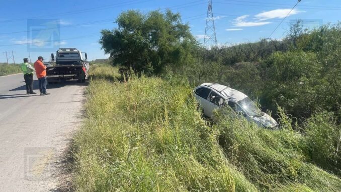 Choque con volcadura en la carretera Chihuahua–Aldama deja una mujer herida