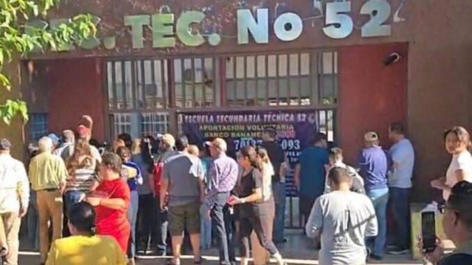 Piden imputar a alumna que atacó a mujer en secundaria de Delicias; padres exigen seguridad y transparencia