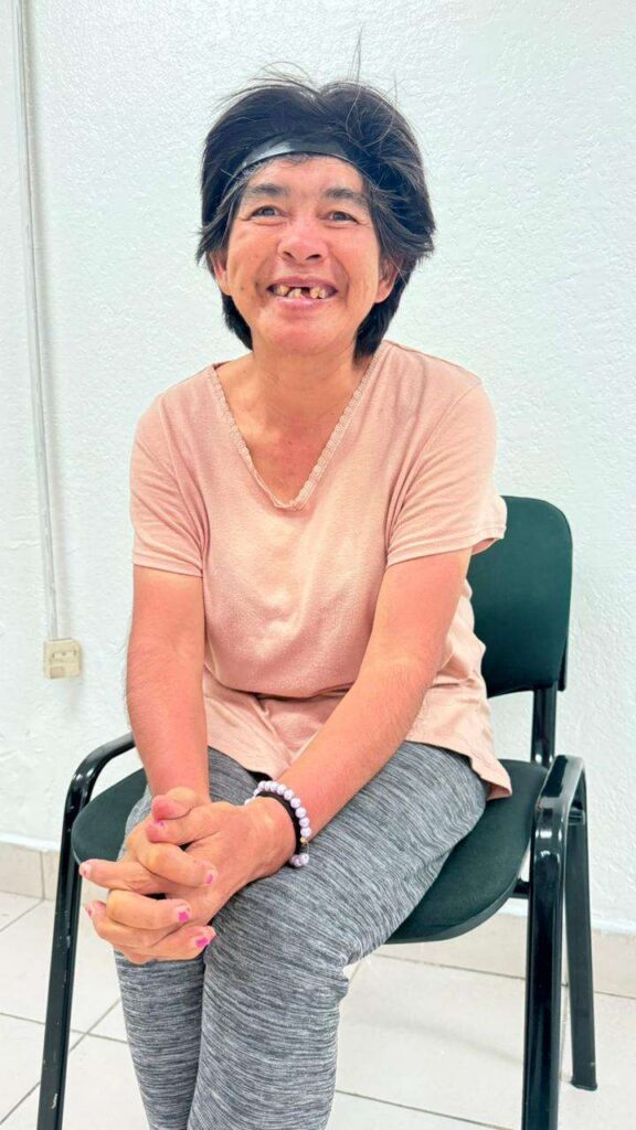 Solicitan apoyo para localizar a familia de mujer extraviada
